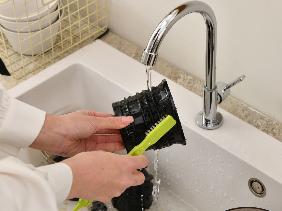 cleaning canoly c09 juicer with brush, canoly easy clean filter